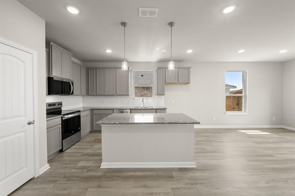 3113 Hawkview Drive Cleburne, TX 76031 - Photo 5 of 27 3113 Hawkview- Kitchen-2