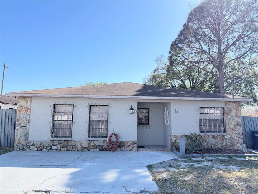 2924 West Kathleen Street Tampa, FL 33607 - Photo 1 of 20 a view of a house with a outdoor space