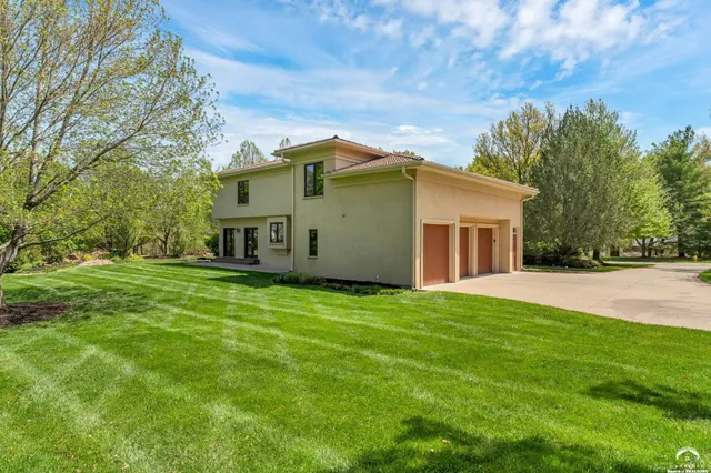 $985,000 | 201 Fall Creek Road, Lawrence, KS 66049