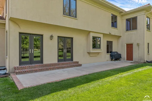 $985,000 | 201 Fall Creek Road, Lawrence, KS 66049