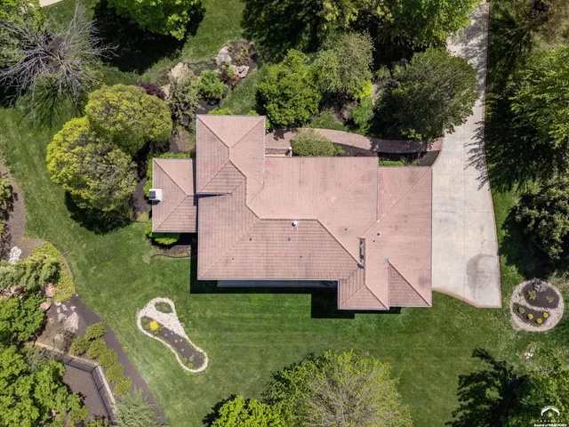 $985,000 | 201 Fall Creek Road, Lawrence, KS 66049