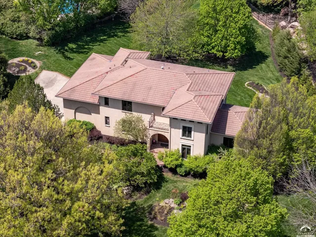 $985,000 | 201 Fall Creek Road, Lawrence, KS 66049