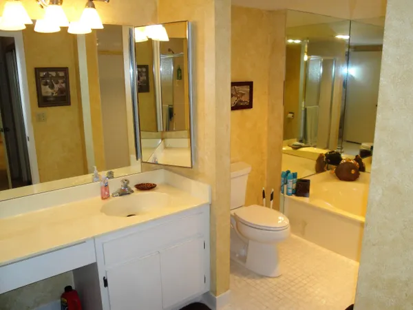 $5,500 | 20 Westgate Lane, Unit F, Boynton Beach, FL 33436
