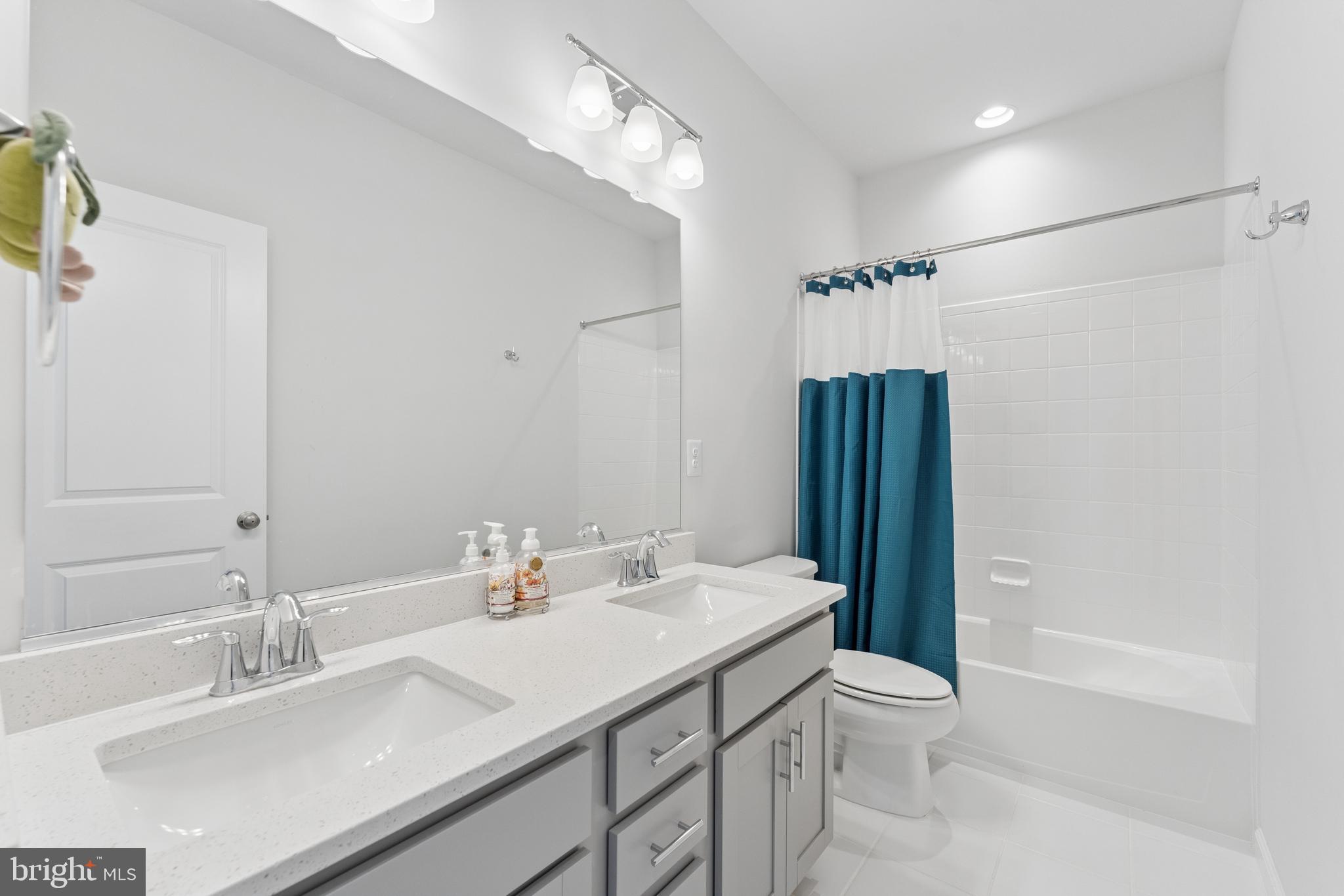 18320 Moss Garden Road Dumfries, VA 22026 - Photo 31 of 49 upper level hallway bath