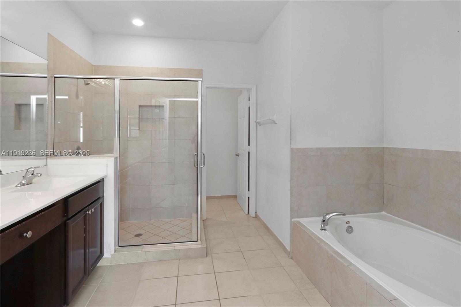 3441 Southeast 3rd Street Homestead, FL 33033 - Photo 15 of 29 Primary Bathroom