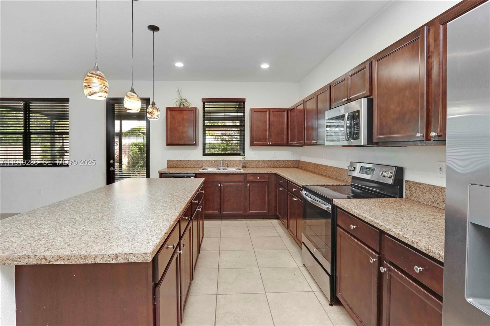 3441 Southeast 3rd Street Homestead, FL 33033 - Photo 6 of 29