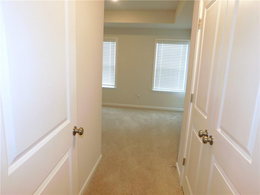 1626 Halbrook Place Southwest Marietta, GA 30008 - Photo 28 of 43 a bathroom with a bathtub