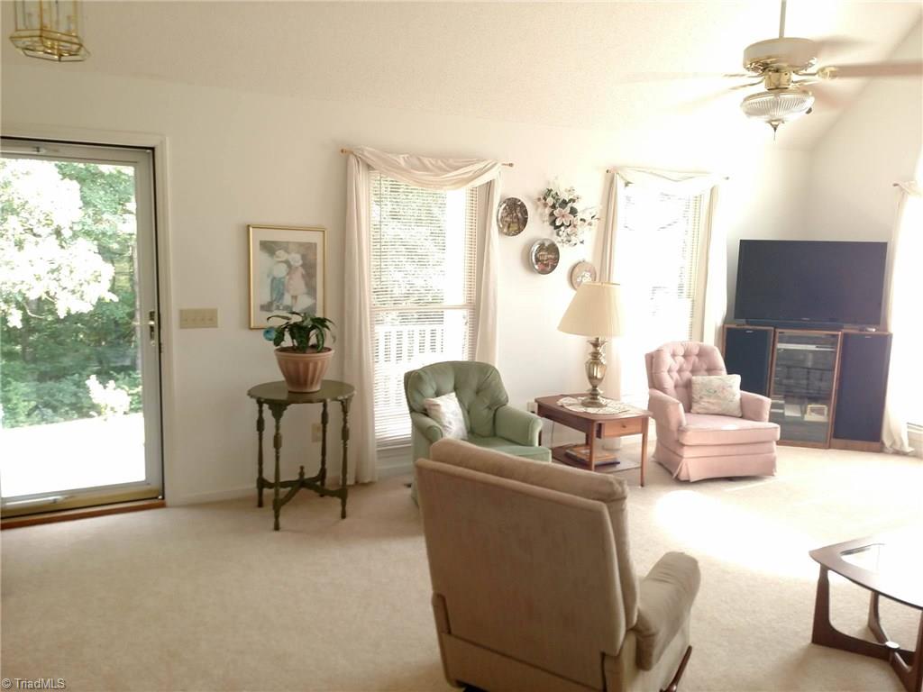 785 Carson Road Pilot Mountain, NC 27041 - Photo 17 of 30 Living Room