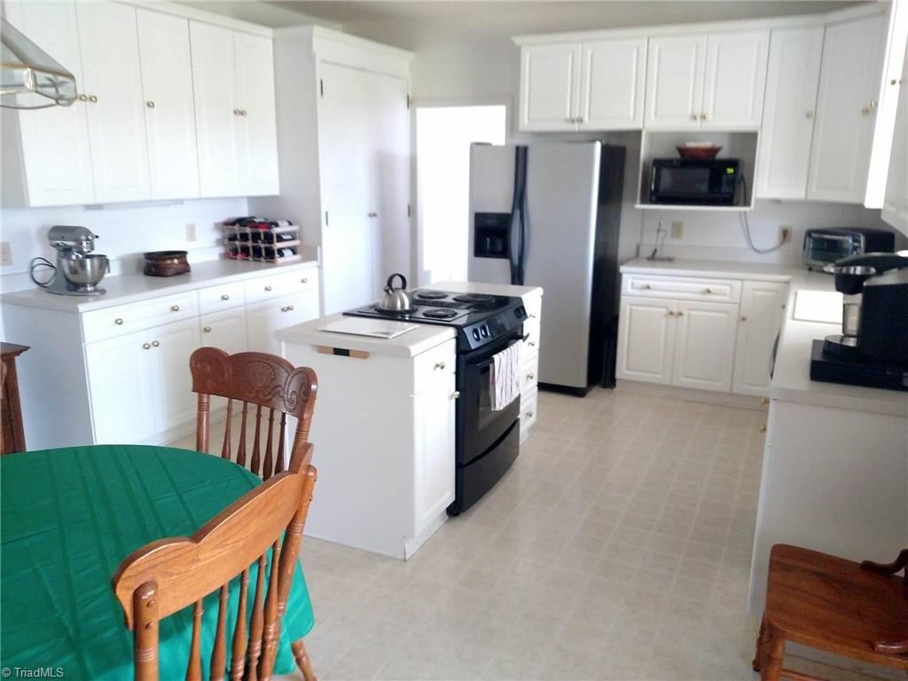 785 Carson Road Pilot Mountain, NC 27041 - Photo 20 of 30 Kitchen