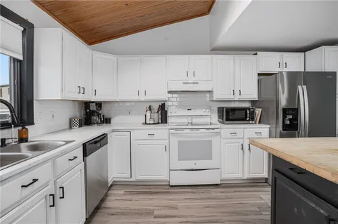 $620,000 | 4 Halsey Avenue, Middletown, RI 02842