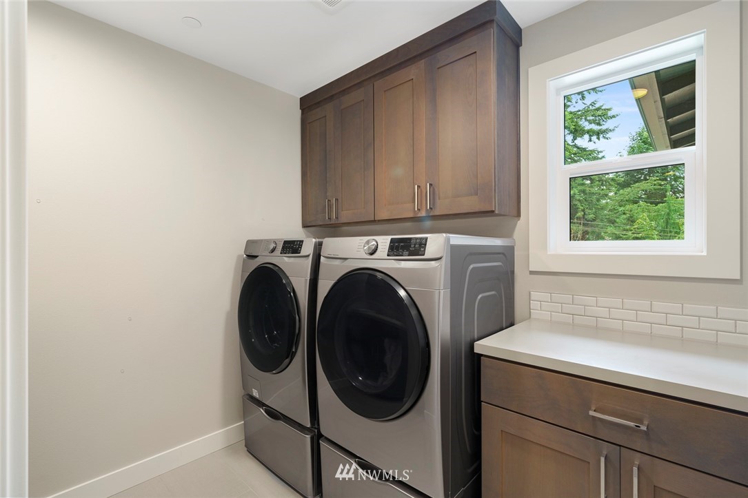 19824 86th Place West Edmonds, WA 98026 - Photo 24 of 40 a utility room with dryer and washer