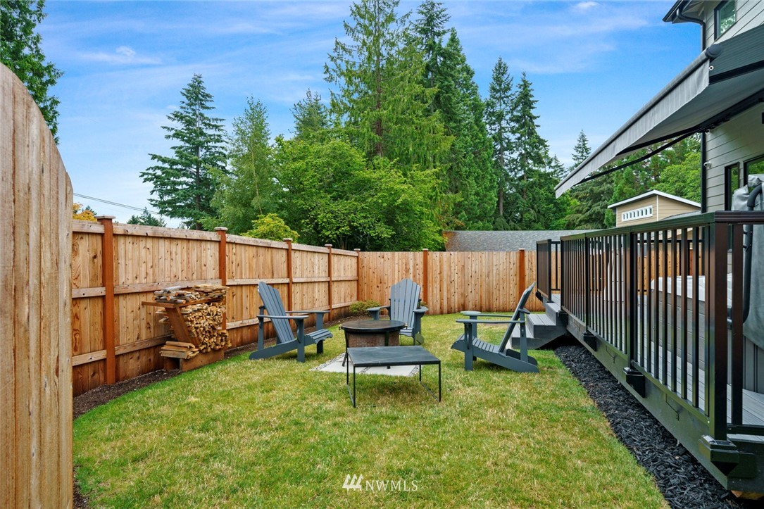 19824 86th Place West Edmonds, WA 98026 - Photo 37 of 40 a backyard of a house with table and chairs