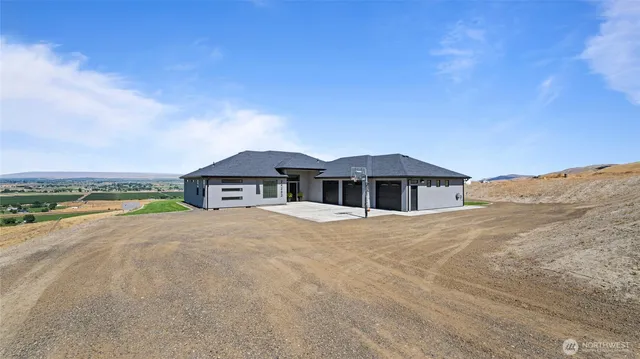 a view of an house with backyard and trees