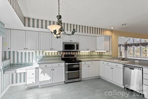 $495,000 | 514 Cobblestone Lane, Flat Rock, NC 28731