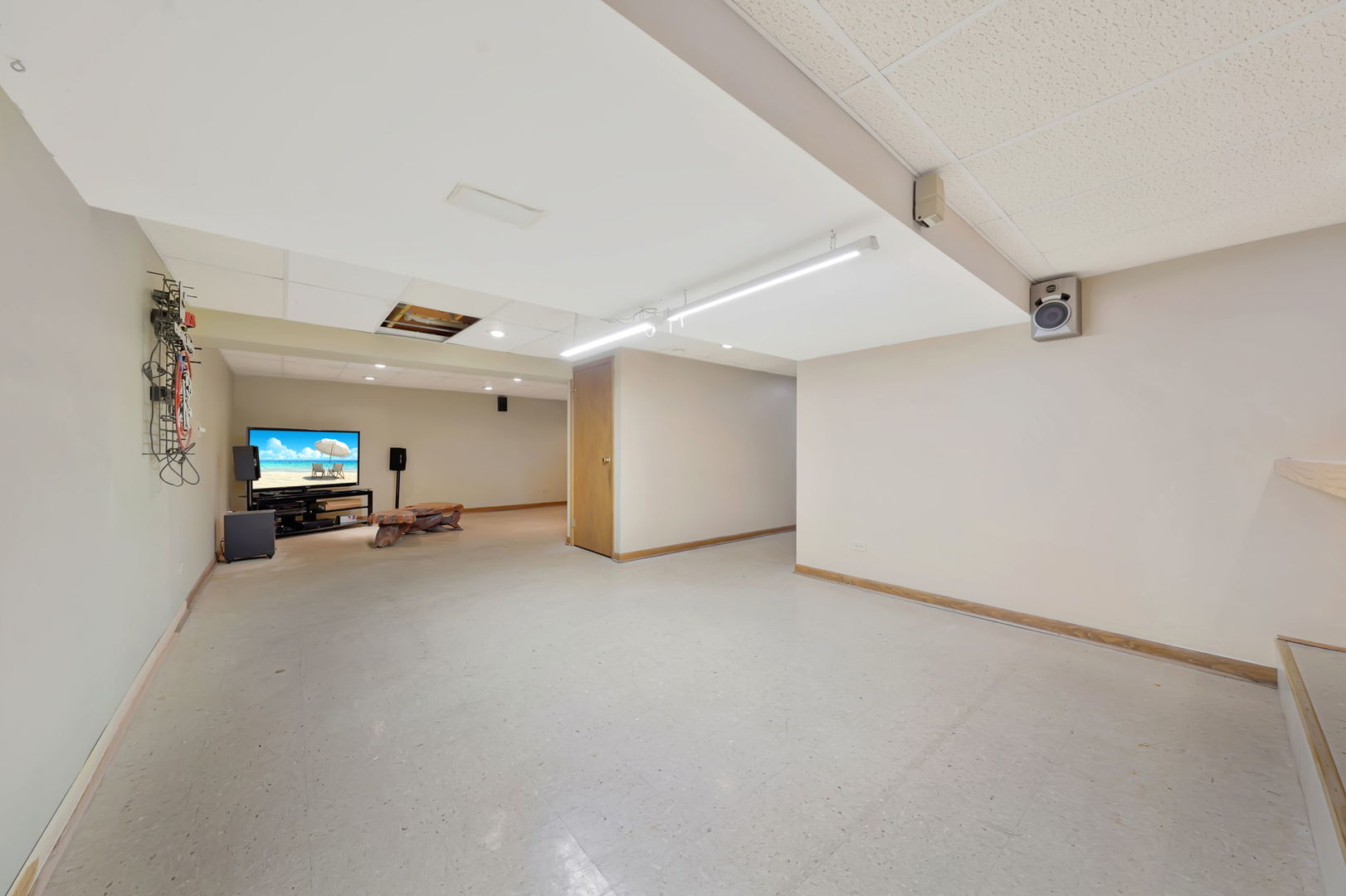 4-n040 Nugent Street Addison, IL 60101 - Photo 24 of 48 a view of a livingroom with furniture and a ceiling fan