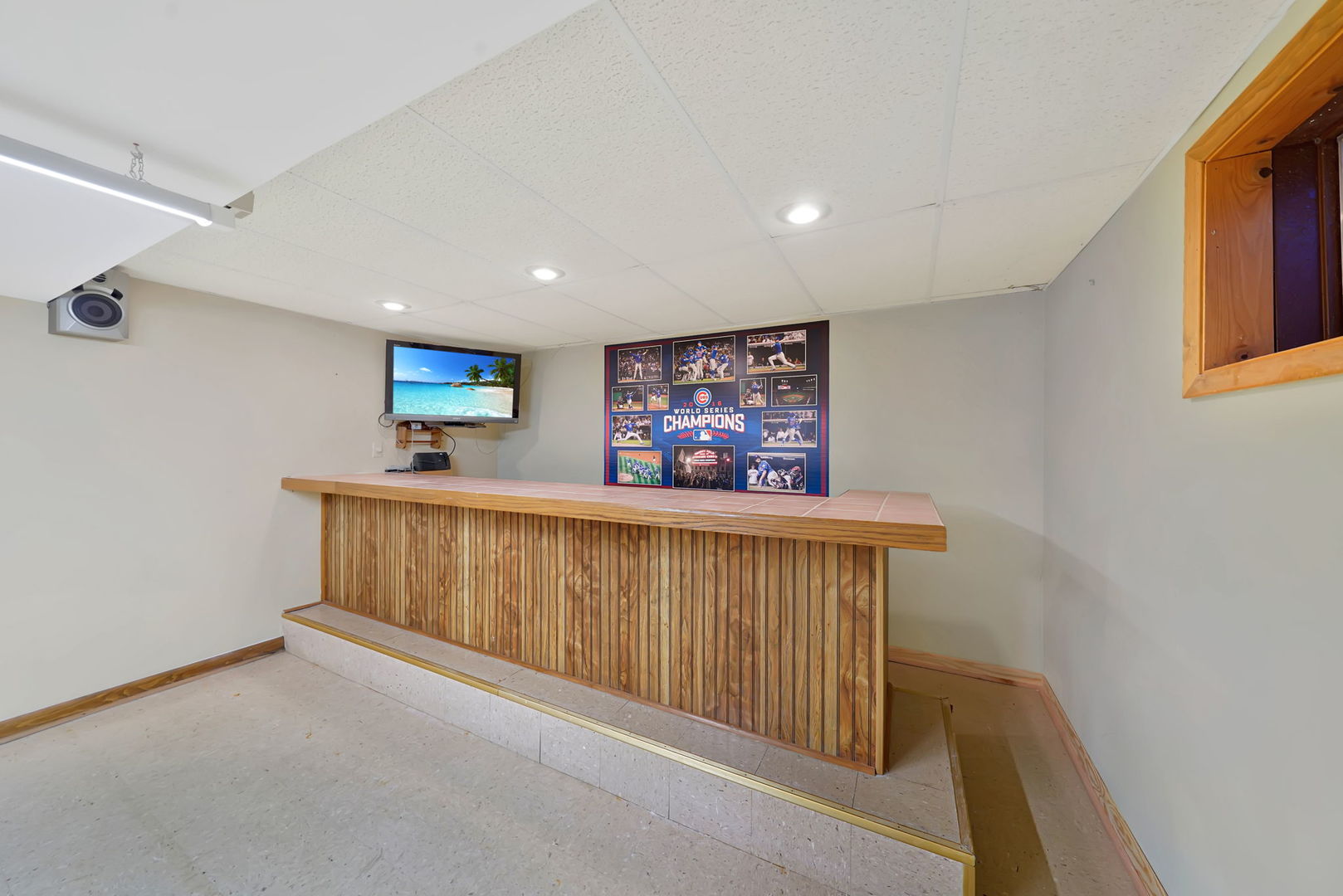 4-n040 Nugent Street Addison, IL 60101 - Photo 27 of 48 a view of a hallway with workspace