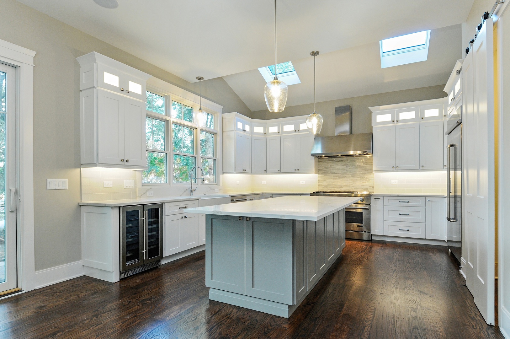 425 East Hillside Road Naperville, IL 60540 - Photo 3 of 19