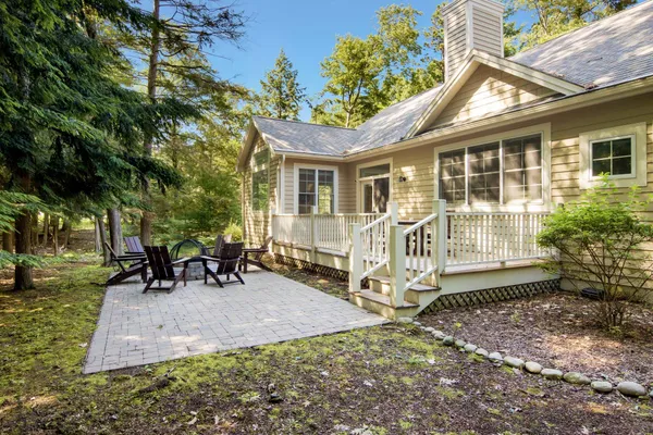 $1,100,000 | 6 Twisted Oak Glen, Maple City, MI 49664
