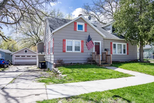 $207,000 | 314 West State Street, Mauston, WI 53948