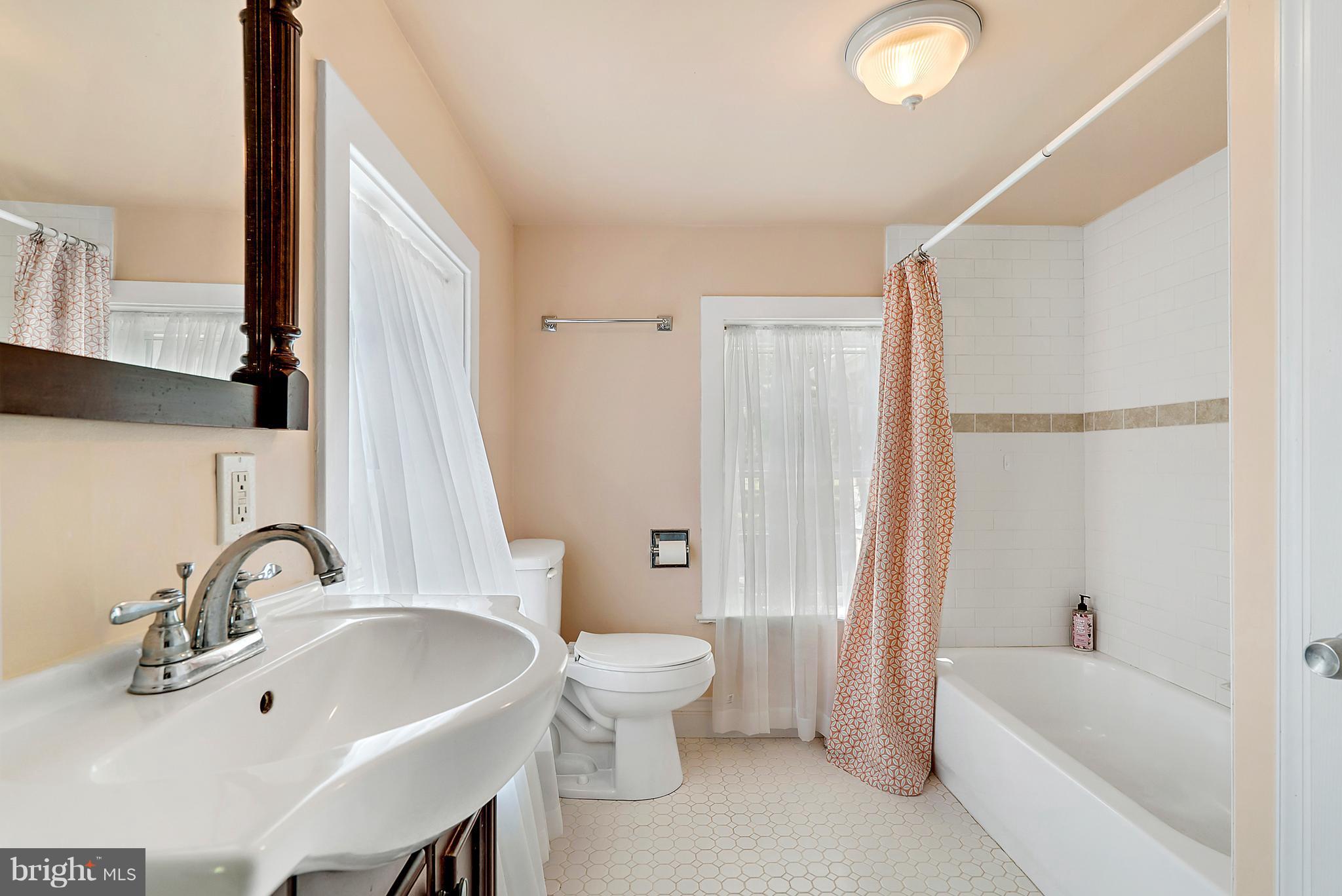 3489 Halfway Road The Plains, VA 20198 - Photo 18 of 30 Bath (Master)