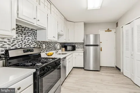$289,900 | 3701 South George Mason Drive, Unit 916N, Falls Church, VA 22041
