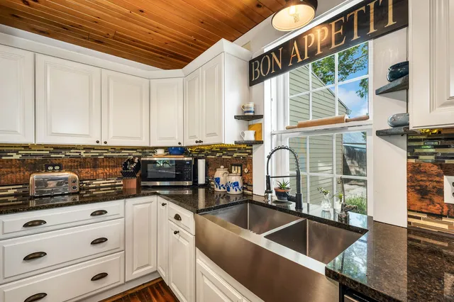 $2,225,000 | 288 North River Road, Epping, NH 03042