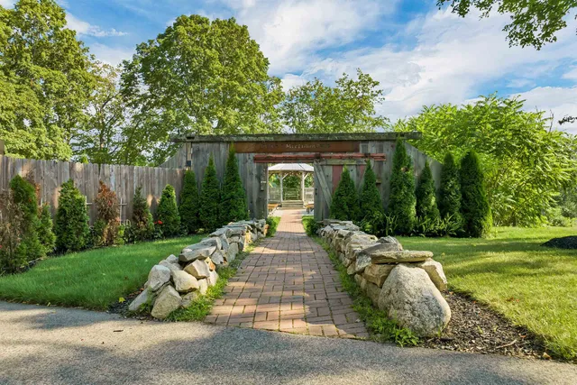 $2,225,000 | 288 North River Road, Epping, NH 03042