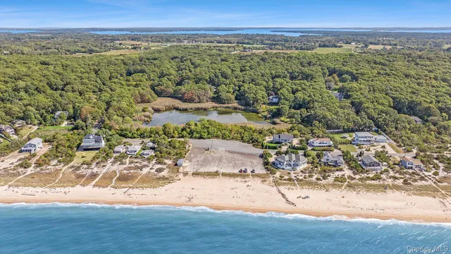 a view of an outdoor space