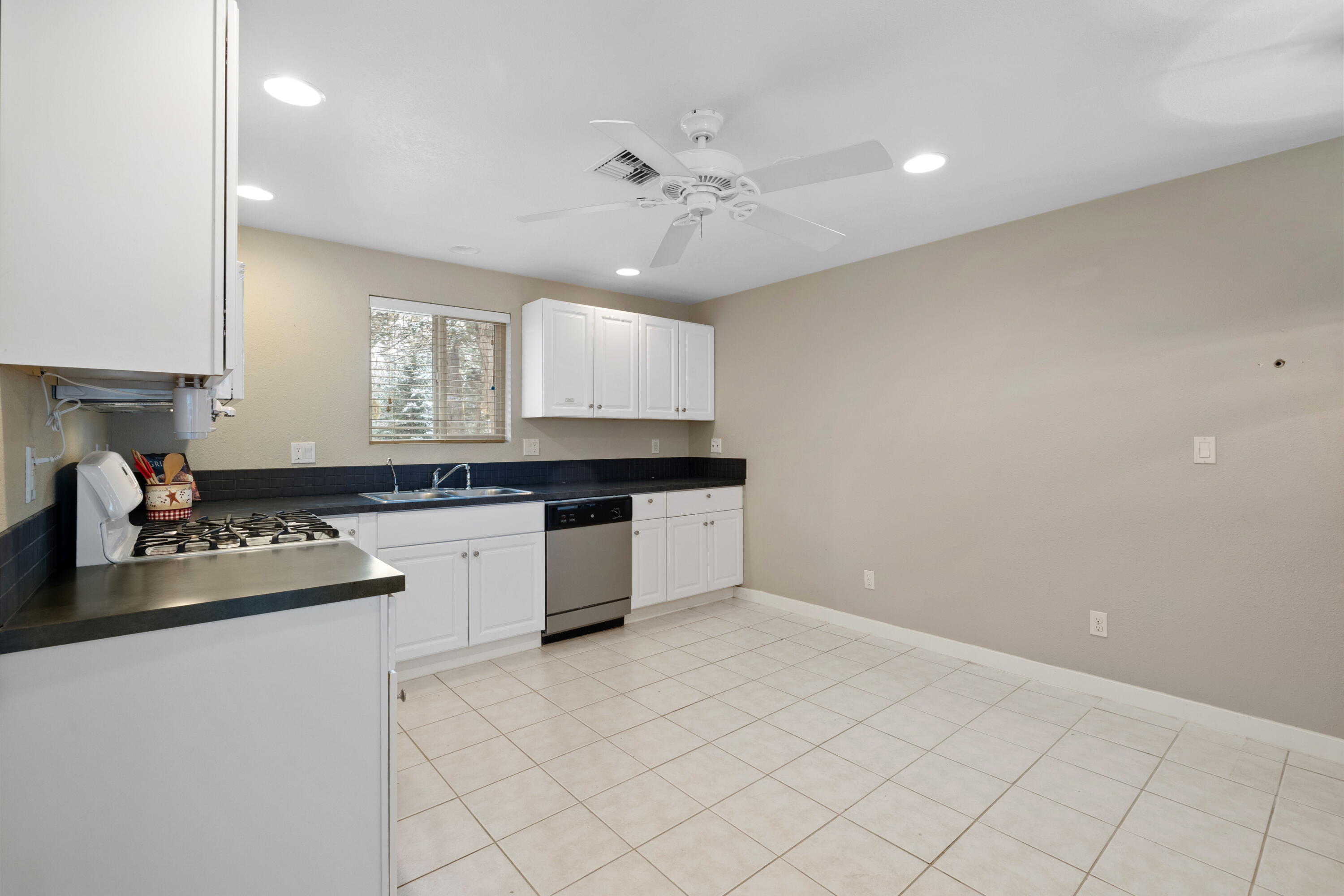 20426 Rae Road Bend, OR 97702 - Photo 10 of 23 spacious kitchen