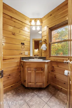 $1,097,000 | 2818 Seth Road, Pigeon Forge, TN 37863
