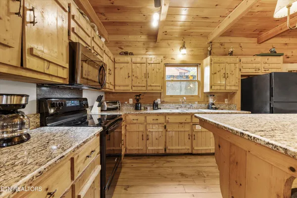 $1,097,000 | 2818 Seth Road, Pigeon Forge, TN 37863