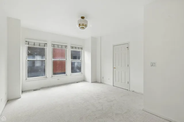 $665,000 | 834 West Village Court, Chicago, IL 60608