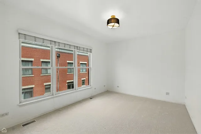 $665,000 | 834 West Village Court, Chicago, IL 60608