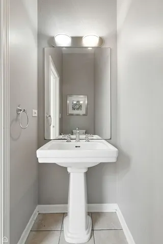 $665,000 | 834 West Village Court, Chicago, IL 60608