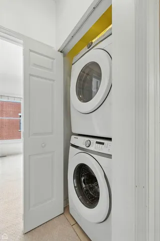 $665,000 | 834 West Village Court, Chicago, IL 60608