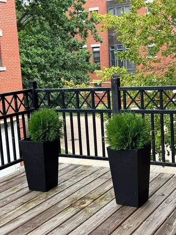 $665,000 | 834 West Village Court, Chicago, IL 60608