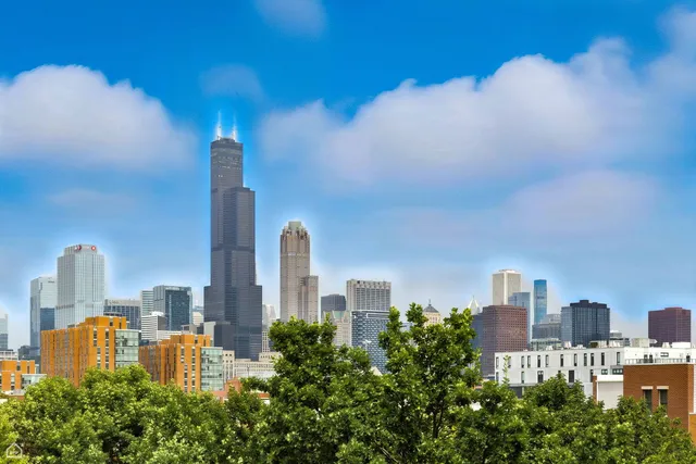 $665,000 | 834 West Village Court, Chicago, IL 60608