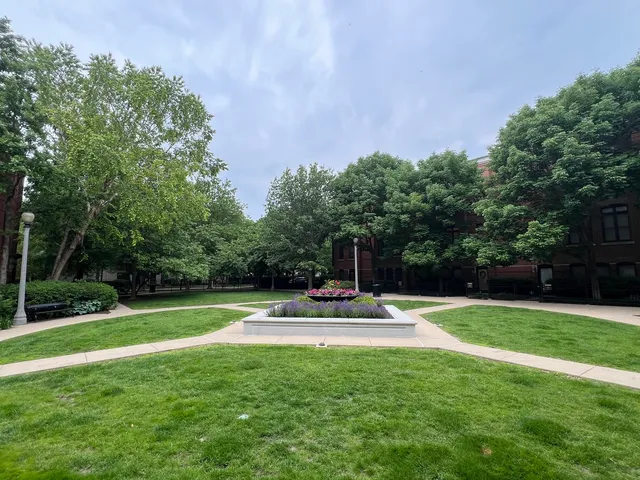 $665,000 | 834 West Village Court, Chicago, IL 60608