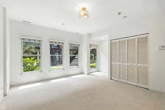 $665,000 | 834 West Village Court, Chicago, IL 60608