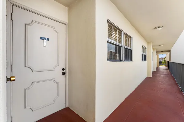 $100,000 | 3654 Via Poinciana, Unit 504, Lake Worth, FL 33467