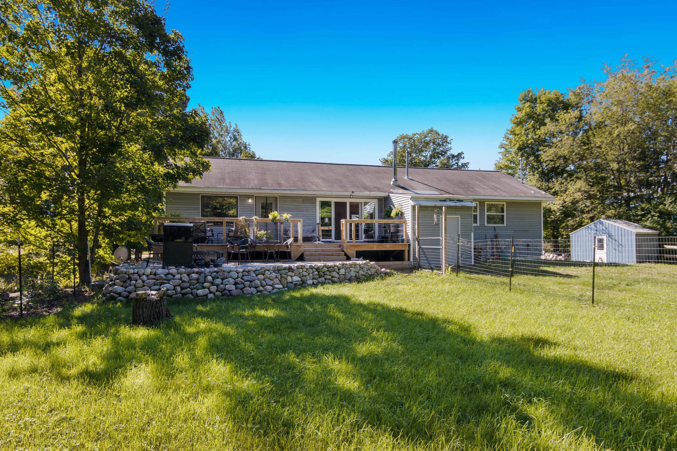 941 South Weldon Road Beulah, MI 49617 - Photo 30 of 34