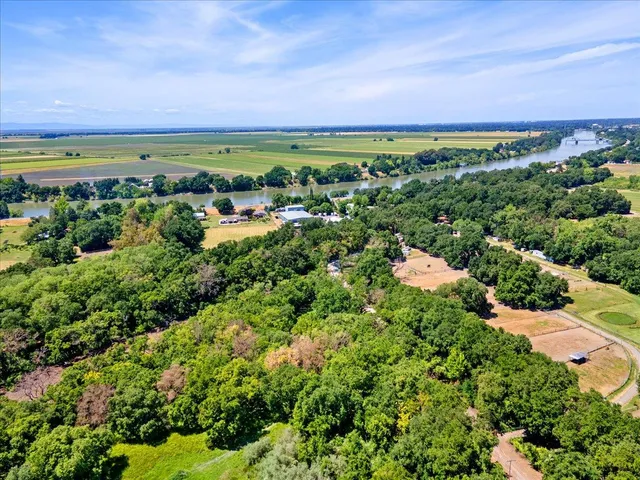 a sign that is on the side of a building