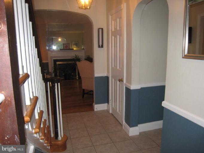 901 Wellington Road Baltimore, MD 21212 - Photo 2 of 30 Entrance / Foyer