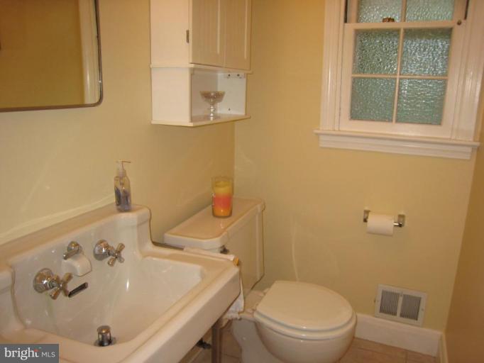 901 Wellington Road Baltimore, MD 21212 - Photo 17 of 30 Half Bath 1