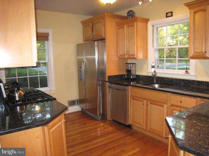 901 Wellington Road Baltimore, MD 21212 - Photo 19 of 30 Kitchen