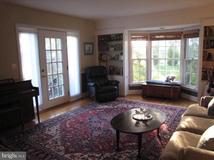 901 Wellington Road Baltimore, MD 21212 - Photo 22 of 30 Living Room