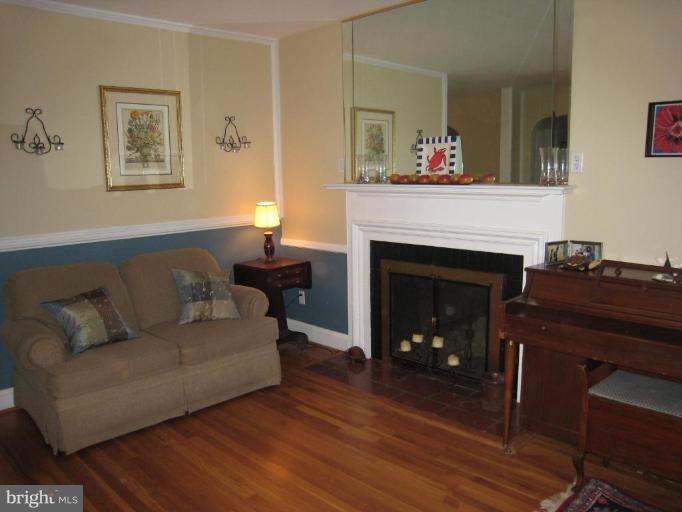 901 Wellington Road Baltimore, MD 21212 - Photo 23 of 30 Living Room #2