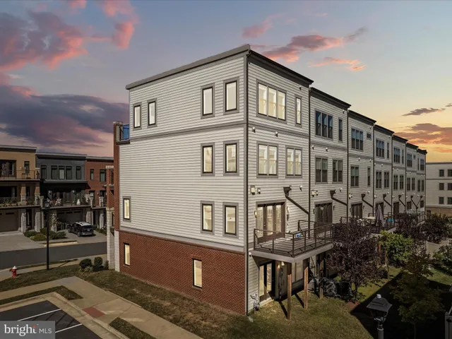 $825,000 | 20092 Old Line Terrace, Ashburn, VA 20147