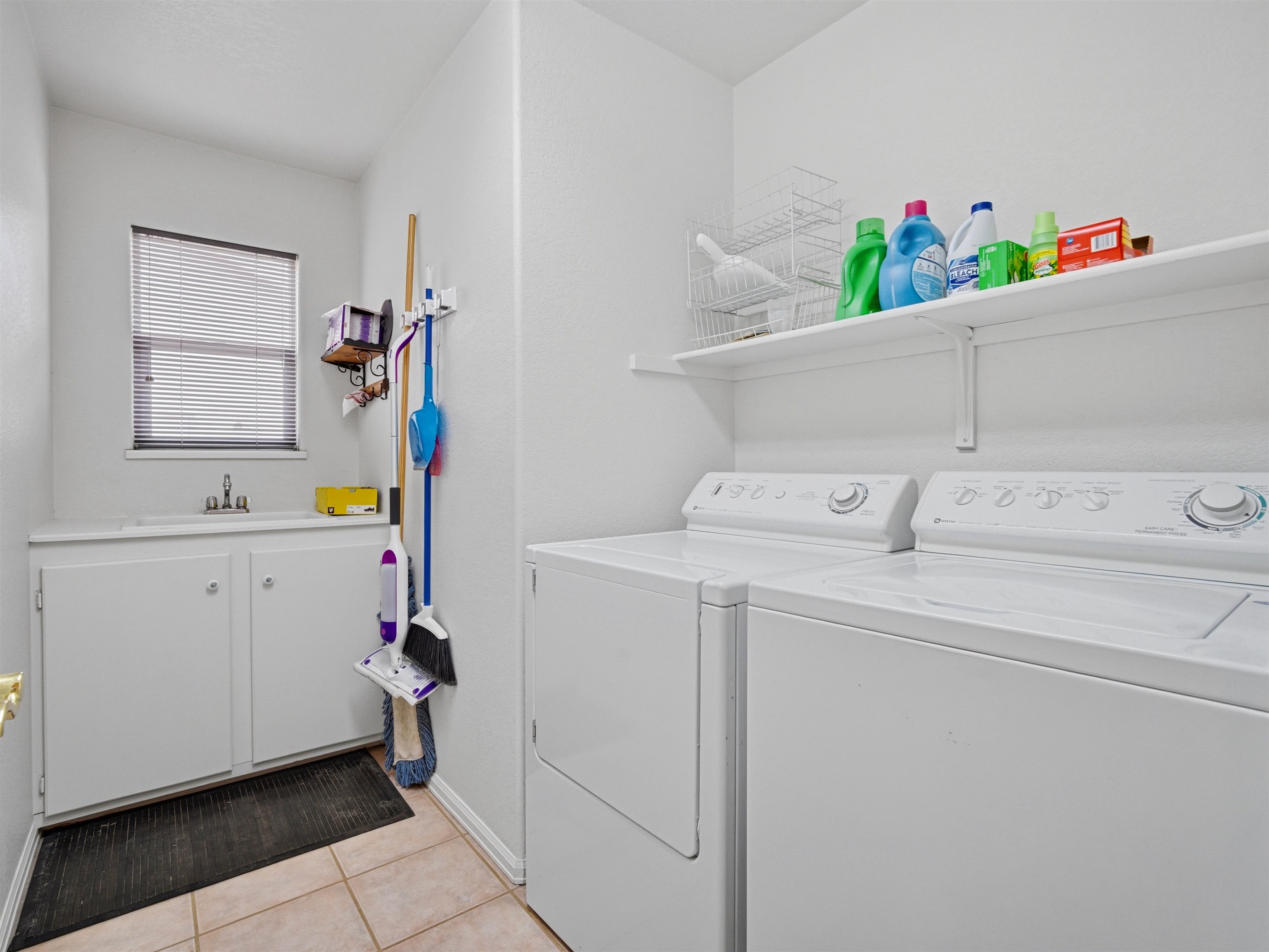 3082 Shadowbrook Court Grand Junction, CO 81504 - Photo 21 of 28 a utility room with dryer and washer