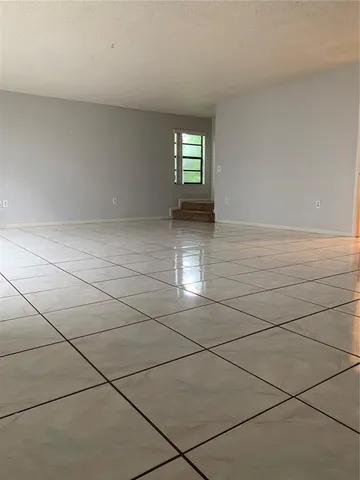 a view of empty room with window